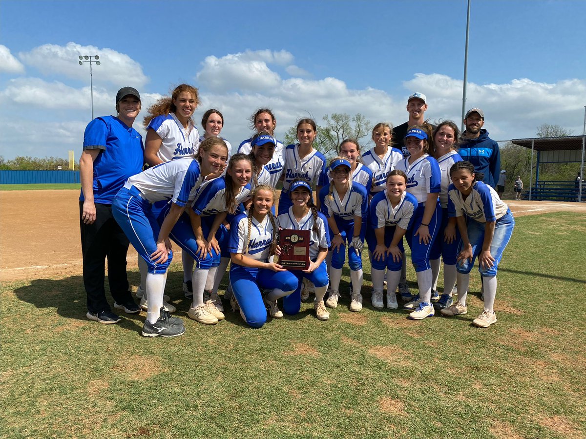 The Lady Panthers Slowpitch Team is headed to Regionals! With a 6-8 win over Lindsay in the District Championship game!!🥎🔥