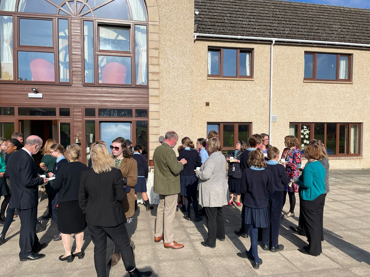 What a privilege to welcome Robert and Laura McVean to @gstounjunior School to unveil Robert's portrait. A fitting tribute to a much loved and respected man. #plusestenvous #gordonstoun #absolutelegend