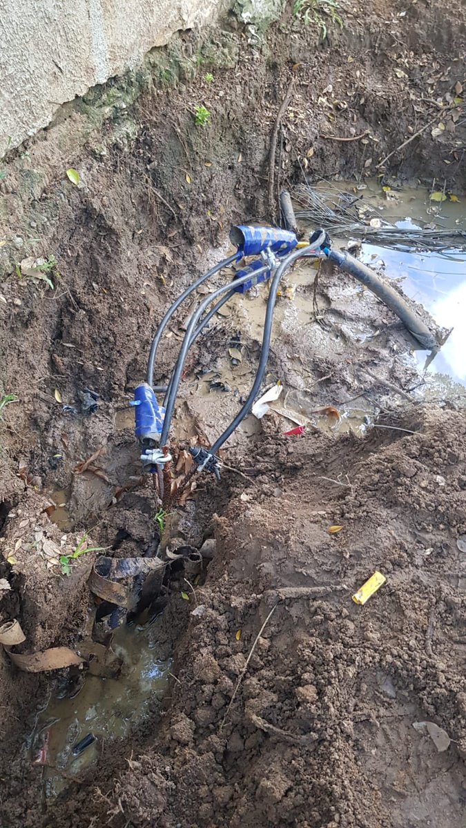 esns_nick's tweet photo. ⁦@CityPowerJhb⁩ here’s your issue in Randpark Ridge. Residential area with a high school round the corner!! Shoddy don’t you think. 24 hours later and still not fixed. https://t.co/AHxXIoNSak