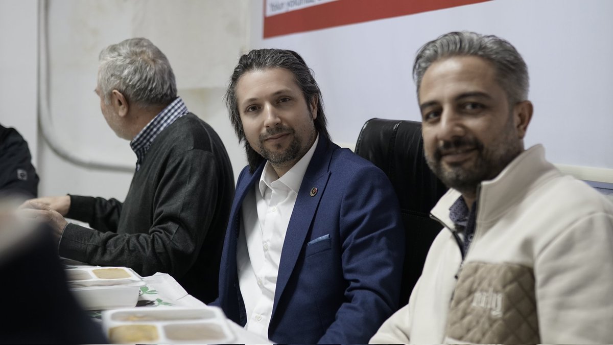 BeyogluBbp's tweet photo. BBP Beyoğlu İlçe Başkanlığımız da düzenlediğimiz Başkanımız Murat Oluç 'un katılımıyla iftar programında, Beyoğlu ilçe Teşkilatı olarak bir araya geldik 

#bbpistanbul
#bbpbeyoğlu https://t.co/xQvyCzwLMc
