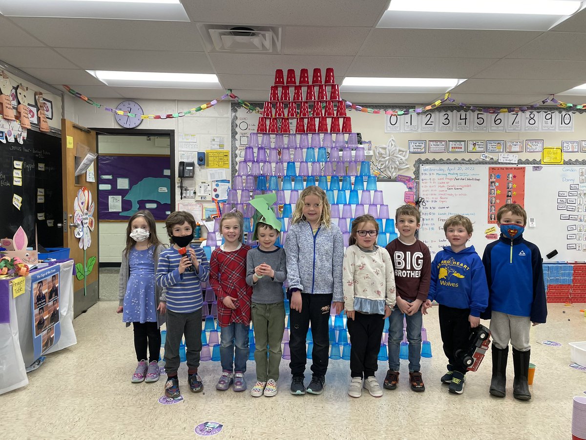 mllebenevides's tweet photo. Cup castle! Fun indoor recess!! @alcdsb_shrt @AnaRand6 https://t.co/FVbPeLFpj2