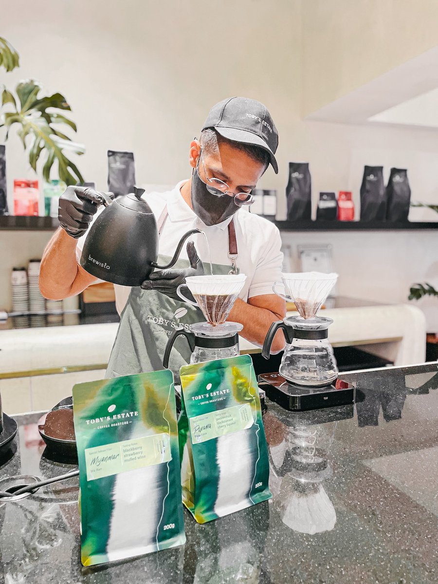 مساء الخير 

توبيز استيت

كافيه ومحمصة

من القهاوي الشَرحه من الداخل

 وله اطلاله جميلة ع سنتريا

 وفيه جلسات اوت دور 

موقعهم : شارع العليا مقابل سنتريا مول