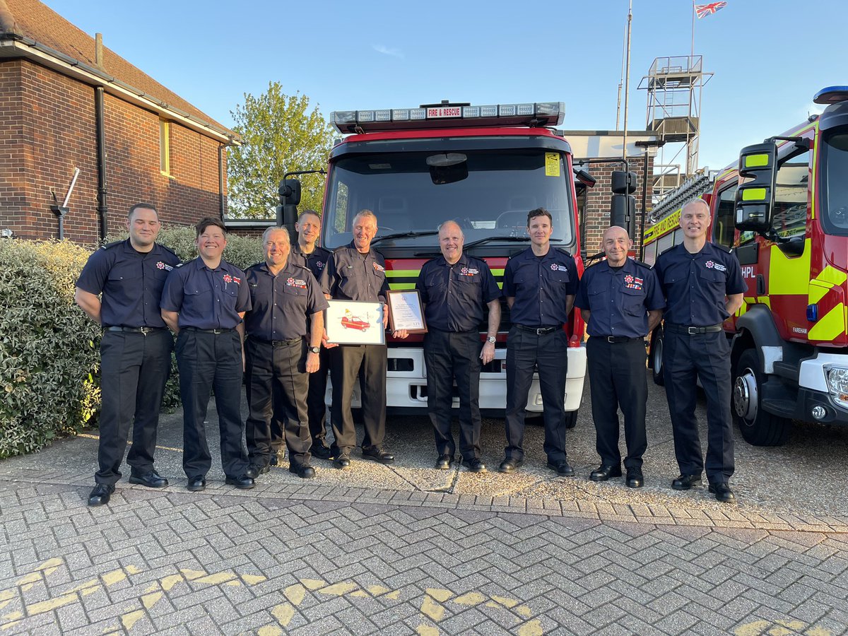 Portchester28's tweet photo. Tonight we said a fond farewell to a Portchester legend, Geoff Baker who is retiring after 36 years service at the station. We wish him a long and happy retirement 🚒 📟@HantsIOW_fire #Portchester #legend https://t.co/MhHDivoOd1