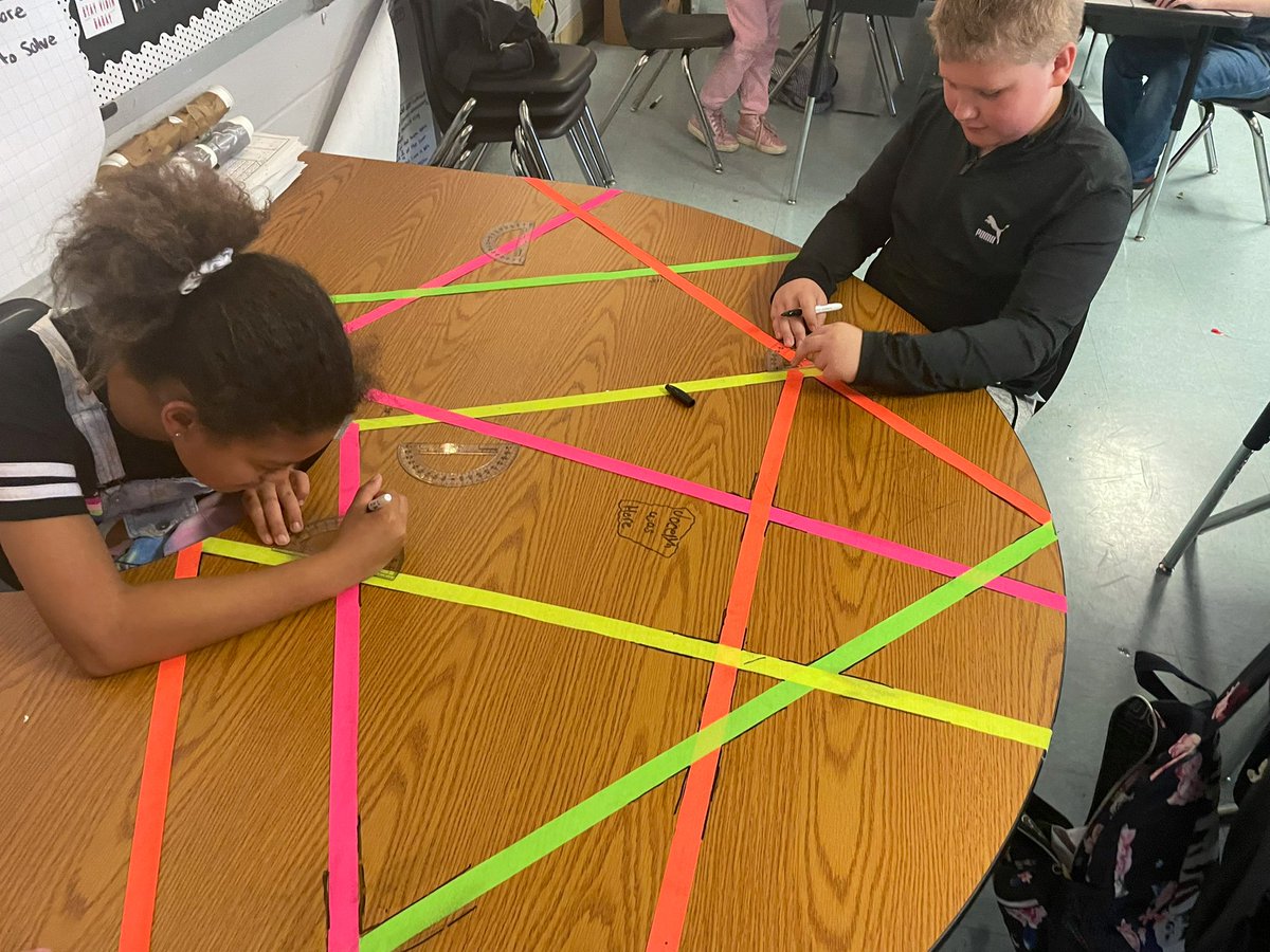 We can use a protractor to measure angles 👍🏼