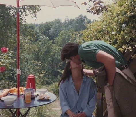 300moods's tweet photo. a summer with a lover https://t.co/juWeiVKaOR