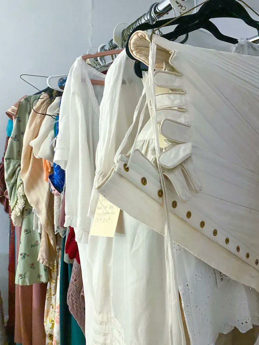 ChicagoOpera's tweet photo. First looks at the #QuaminosMap costumes! Thank you to the costume dept
Danielle Preston - #CostumeDesigner
Rebecca A. Scott - #Wig & #MakeupDesigner
@BrendaMWinstead- #Costume & #WardrobeSupervisor
@BrenCoombs - #PropsCoordinator https://t.co/EVDOkp9ikb