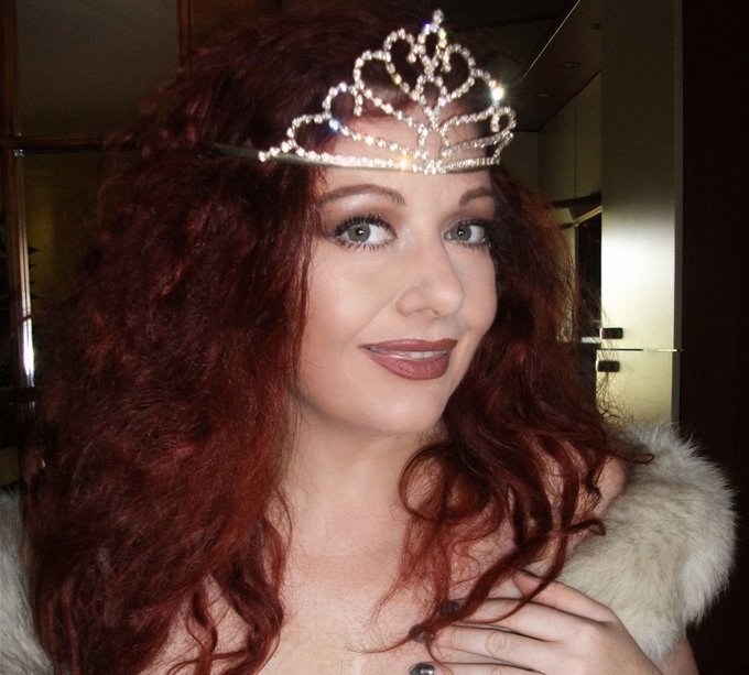 Eccomi sono pronta a festeggiare il mio compleanno insieme a voi ❤️❤️❤️❤️❤️❤️❤️❤️❤️❤️❤️❤️  https://t<a href="/tag/actress"class="tags"><span>#actress</span></a><a href="/tag/cake"class="tags"><span>#cake</span></a><a href="/tag/party"class="tags"><span>#party</span></a><a href="/tag/birthday"class="tags"><span>#birthday</span></a><a href="/tag/star"class="tags"><span>#star</span></a><a href="/tag/fiesta"class="tags"><span>#fiesta</span></a>