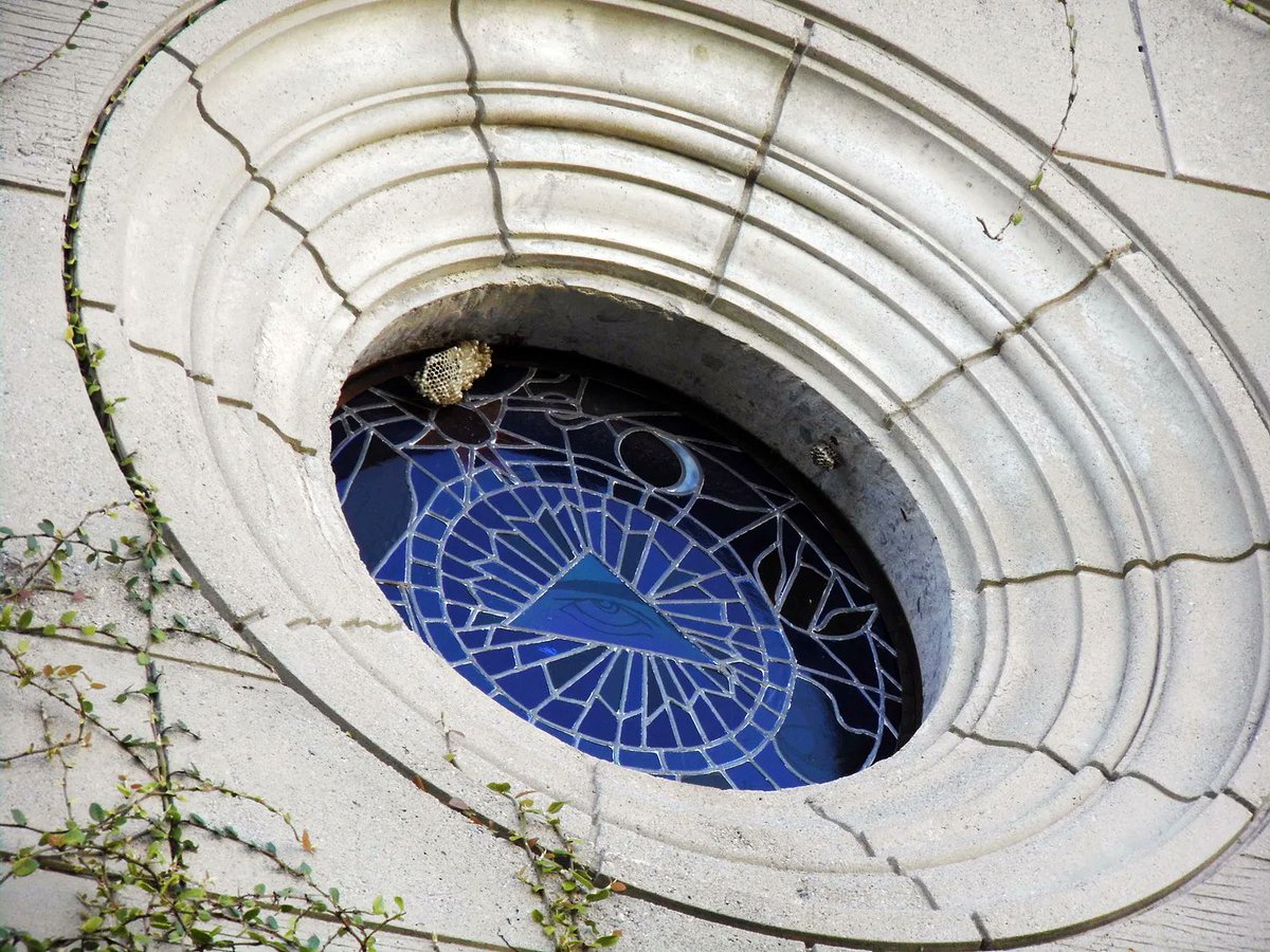 avoidingregret's tweet photo. Photo Essay: The Fraternal Origins of Hollywood Forever's @hwdforever Masonic Lodge
https://t.co/30I6puWvPO
#freemasons #freemasonry #fraternalorder #esoterica #mydayinLA https://t.co/QRuvdhDrte