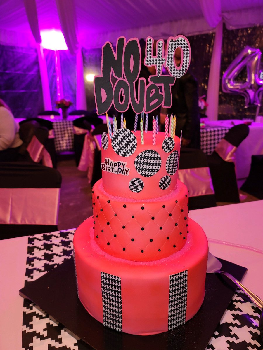 1NDLover's tweet photo. @gwenstefani @gxvebeauty @gwenstefani I always thought it was Houndstooth! https://t.co/jYvfkc7Pwu