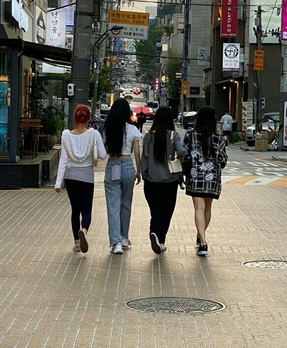 FQ5iL6CaAAEZYNs?format=jpg&name=900x900