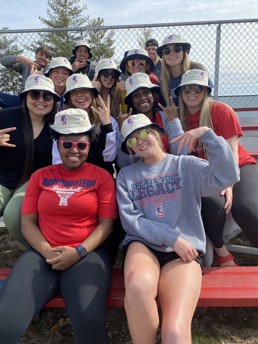 One great team supporting another !!
Shoutout to <a href="/SwccSoftball/">SWCC Softball</a>, good game today ladies!!