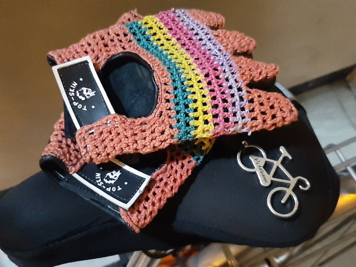 biciclona's tweet photo. Dia 21/4 i Dia 8 de #30DAB #30DEB un bon dia per pensar en totes les meves poderoses #pedaleonas

#MillorEnBici #bicibcn #MightyWomen #BikeFriendlyFriends https://t.co/PmkKiHe4th
