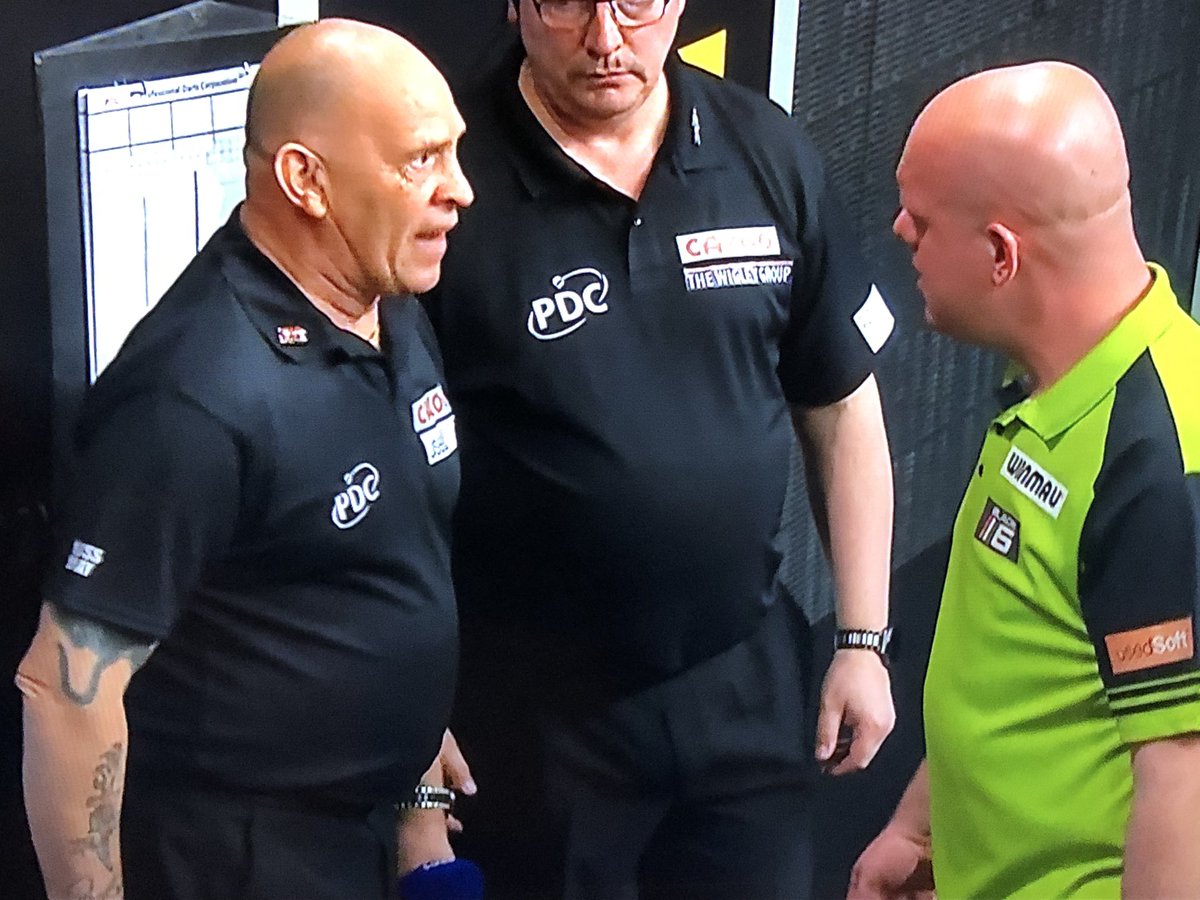 Live Darts tweet media