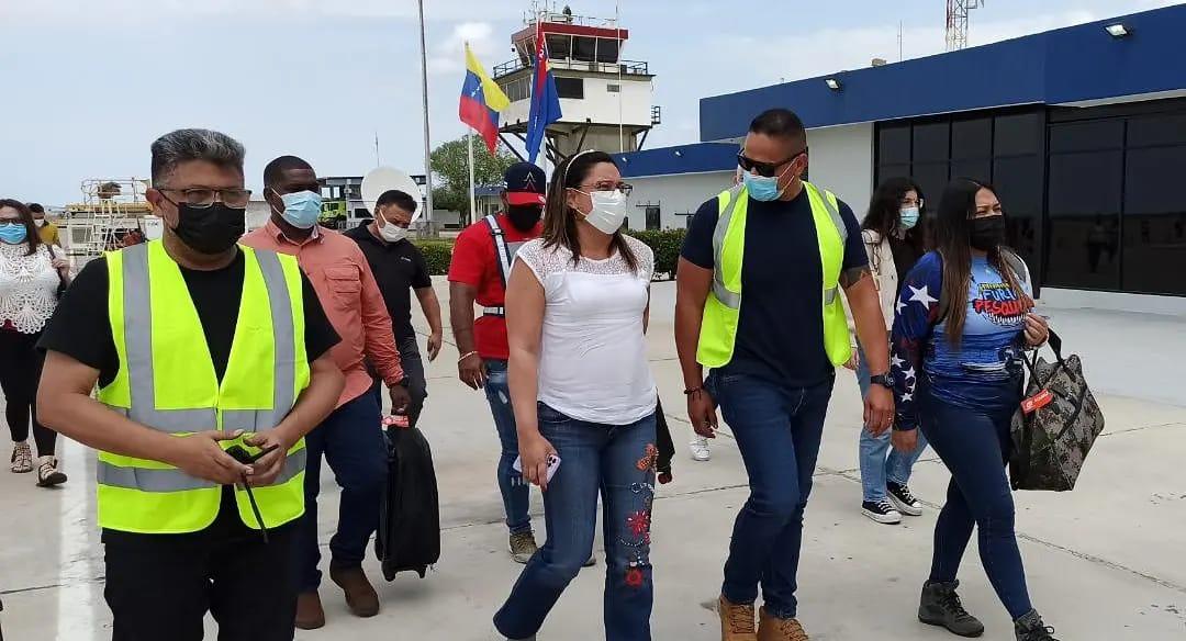 OlgaLuisaF's tweet photo. #21Abril🇻🇪| #LlegoElPescadoNETS a #Falcón. De la mano del Gob. @ConVictorClark iniciamos el despliegue por la entidad. En perfecta unión cívico-militar vamos a Revolucionar el sector pesquero y acuícola de la región centroccidental de #Venezuela.
@NicolasMaduro
@PartidoPSUV https://t.co/ktxJ21C0RY