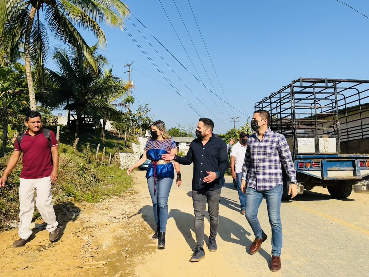 AidaGJimenezS's tweet photo. El contacto con el cuerpo administrativo y docente de los planteles será una constante en la zona centro norte del #Cobach.
¡Gracias al EMSAD 80 en Francisco I. Madero, #Tecpatan por el recibimiento! https://t.co/DElOk4SkDc