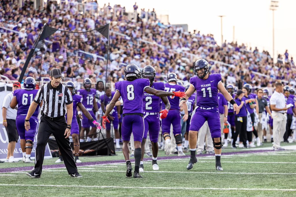 dariusmoore03's tweet photo. 🙏🏽AGTG🙏🏽
After a conversation with @_CoachMartinez_ I am beyond blessed to receive my 4th D1 FCS offer from Tarleton State University! @TarletonFB
@Norsemen_FB @JuCoFootballACE @JUCOFFrenzy @247recruiting https://t.co/r8jxRSvn0P