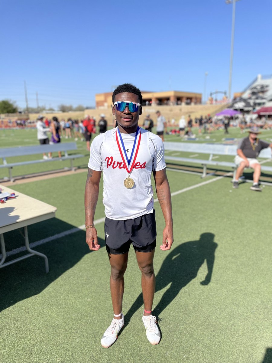 Congrats to Lubbock-Cooper’s <a href="/ShawJuraylin/">Juraylin shaw</a> for winning the 5A Area 100m Dash while setting a new Area Record of 10.61!! 🔥🔥🔥 

<a href="/KLBKsports/">KLBK Sports</a> | <a href="/LCP_Track/">Lubbock-Cooper Track</a> | @LCPAthletes