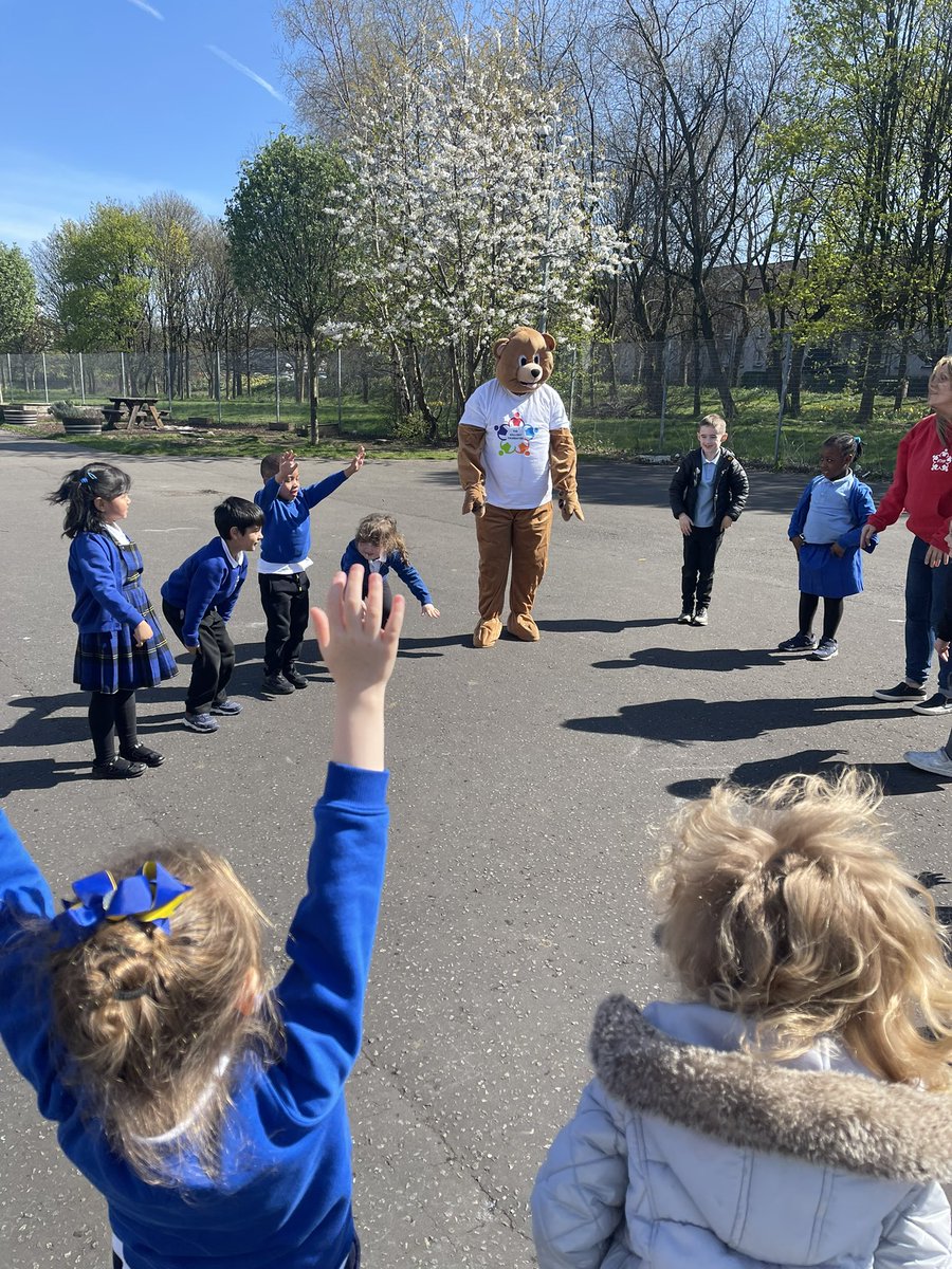 MissMachray's tweet image. Primary 1 had a great time with Halli Bear this afternoon playing lots of games and enjoying some tasty treats! Lots of smiles and happy faces all round 😊 @TheHFGlasgow @HaghillTeam