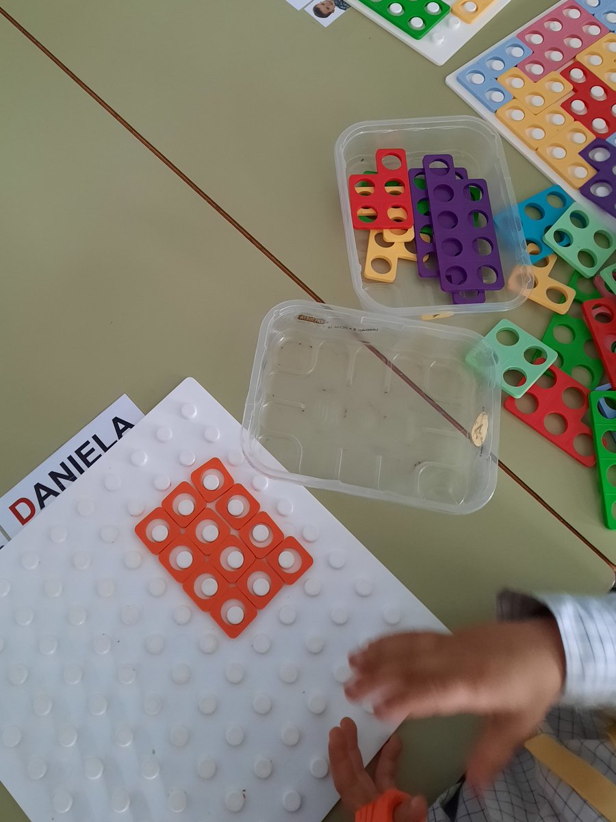 ceip_fcovitoria's tweet photo. Las mates son para los peques Con ayuda de #Numicom nos acercamos al concepto de número y cantidad, sumamos, restamos y resolvemos problemas en Ed. Infantil de 3 años @ceip_fcovitoria #estacionesdeaprendizaje @educacyl @socylemBurgos https://t.co/rAQPJ9KOxX