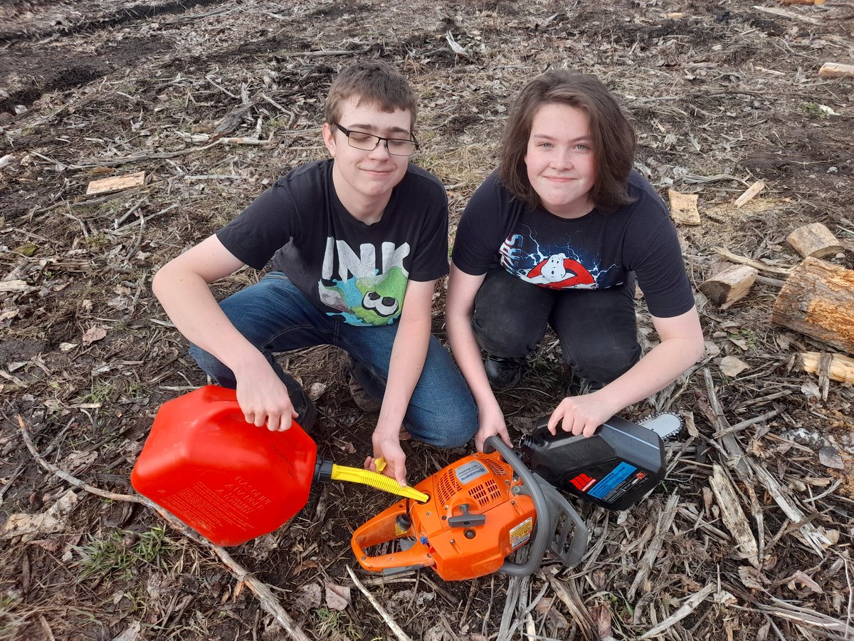 TurboTimmy57's tweet photo. Embarked on our weekly wood chop at Shelley. @DeadPine57 partnered with @CanforCorp to chop, stack, and deliver wood to Shelley residents. Each student today chopped 100 rounds! 💪🪵 @Stephymarie33 @SD57PG @SD57Indigenous https://t.co/gaS6BIocHP
