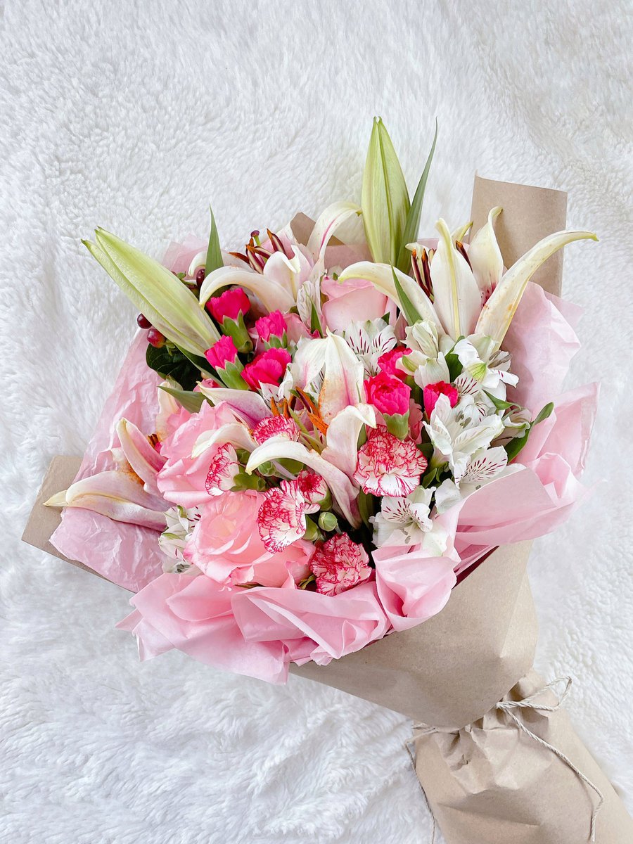 megankimha's tweet photo. hi twitter! i recently started a floral arrangement business! my love for this business stems from my excitement of creating beautiful arrangements for others &amp; seeing how happy they get whenever they receive them. it costs absolutely zero to retweet &amp; support! 💐 
ig: petalnstem https://t.co/YAIL3CwnaF