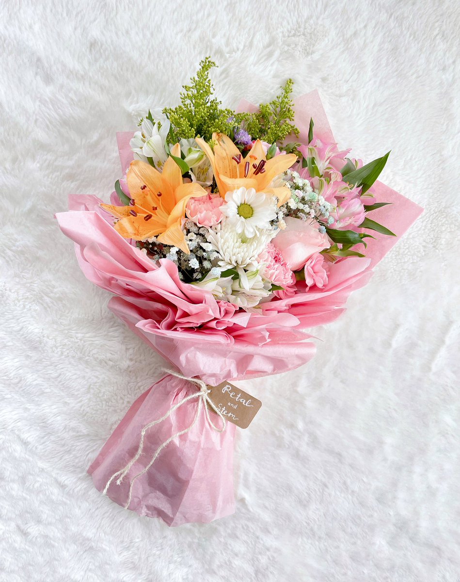 megankimha's tweet photo. hi twitter! i recently started a floral arrangement business! my love for this business stems from my excitement of creating beautiful arrangements for others &amp; seeing how happy they get whenever they receive them. it costs absolutely zero to retweet &amp; support! 💐 
ig: petalnstem https://t.co/YAIL3CwnaF