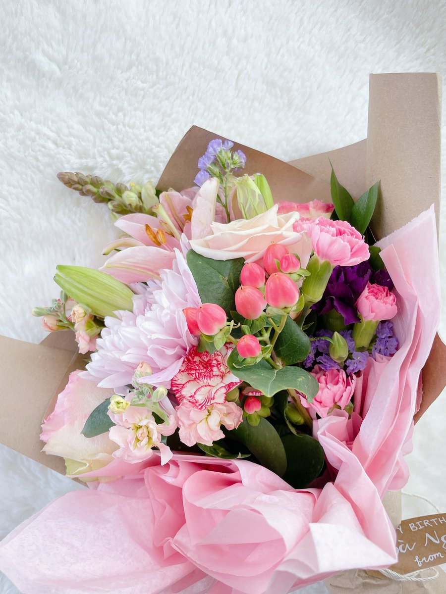 megankimha's tweet photo. hi twitter! i recently started a floral arrangement business! my love for this business stems from my excitement of creating beautiful arrangements for others &amp; seeing how happy they get whenever they receive them. it costs absolutely zero to retweet &amp; support! 💐 
ig: petalnstem https://t.co/YAIL3CwnaF