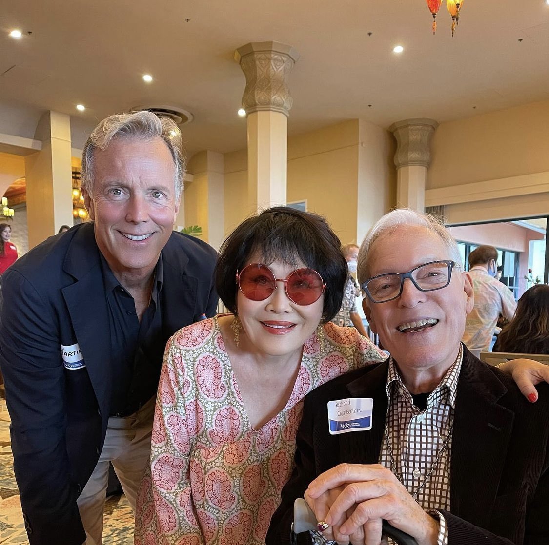 rchamberlain34's tweet photo. Richard and Martin at Vicky Cayetano’s birthday celebration at the Royal Hawaiian Hotel🌴🌺🥳🎂
#RichardChamberlain #MartinRabbett #Hawaii #RoyalHawaiianHotel #BirthdayCelebration #Birthday #VickyCayetano https://t.co/P7D7D8BahN