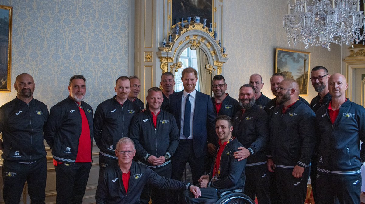 GermanyinNL's tweet photo. Überraschungsgast the #DukeofSussex unterstrich seine Wertschätzung für das 🇩🇪Team ("the body and and soul of the #InvictusGames "), die Familien und die Organisatoren der Invictus Games #Youareinvictus
@WeAreInvictus @InvictusGamesDE @InvictusGamesNL https://t.co/DZA3oxPsjH