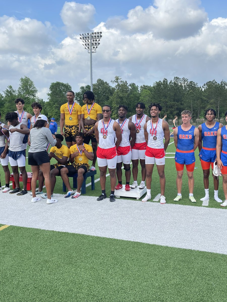 REGIONAL QUALIFIERS!!! Congratulations to the 4X100 (Frankie Arthur, Jahron Jonas, Jordan Holmes, and Dexter Green) for placing 3rd 🥉 in the area meet with a time of 41.59!! #WarEagle 🔵🔴🦅