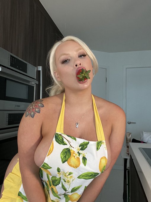If you RT you are now my sous chef, I dont make the rules 🤷&zwj;♀️🍓 https://t.co/iLq57m27N8