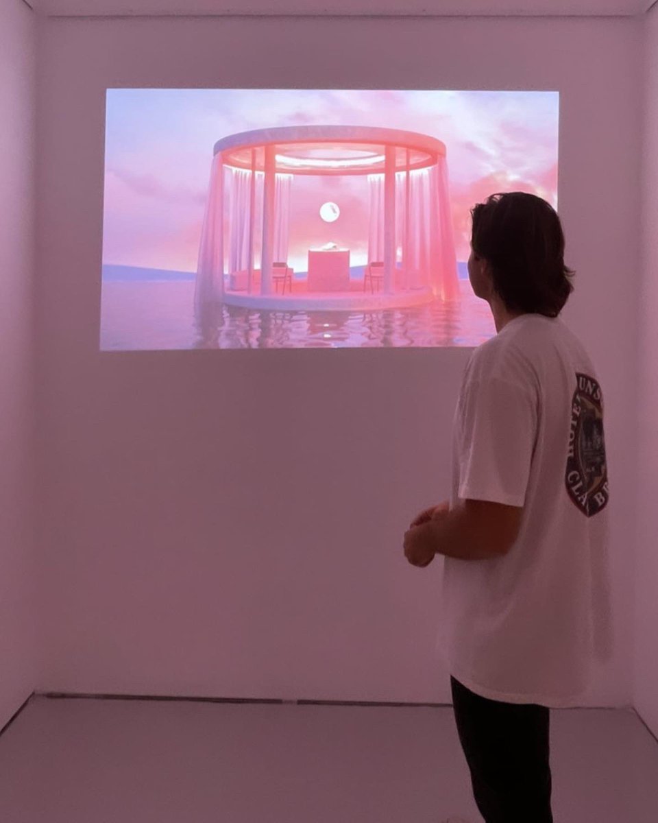 ✨🌙 My 𝑴𝒐𝒐𝒏𝒍𝒊𝒈𝒉𝒕 𝑯𝒐𝒓𝒊𝒛𝒐𝒏 projection installation with mirrored floor for <a href="/satellitenftart/">Satellite</a> 💫✨ thank you to all who visited!

Creative production by my team &amp; I at Studio Messa

#NFTart #NFTartexhibition #digitalartist #experientialdesign