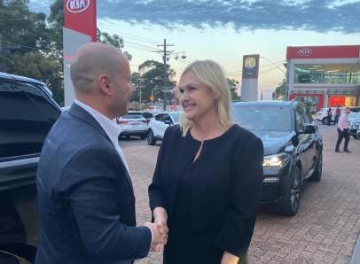There seems to be a theme developing in Jenny Ware’s big Liberal party meetings. The BP servo with Morrison, car dealership with Frydenberg… we’re thinking car wash cafe with Dutton? #HughesVotes #AusVotes2022 https://t.co/ty5M6hyHRo