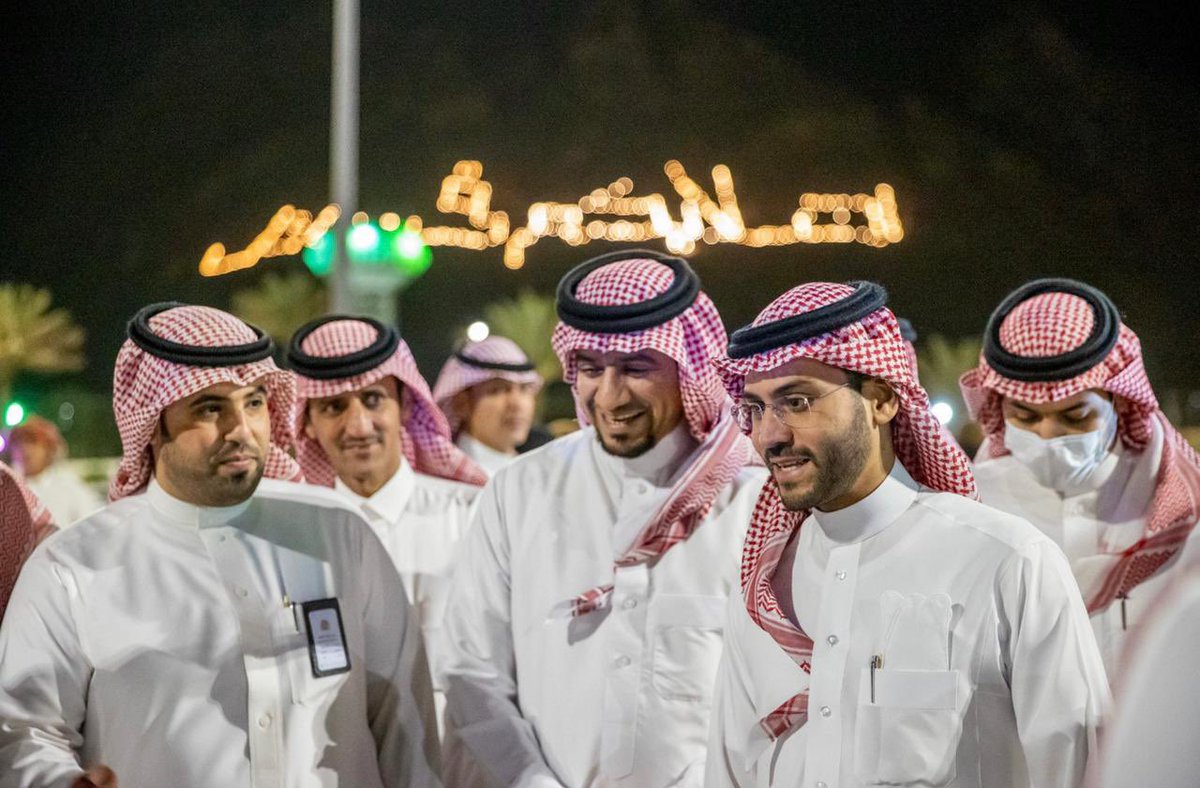 HVCHAIL's tweet image. برعاية سمو نائب أمير منطقة #حائل مدير عام #صحة_حائل @drFarhan_2030 يشارك في ختام مبادرة "صحتكم في خطوتكم" بتنظيم من @alahli_med و @Amanat_Hail 
وتم خلالها تكريم الإدارة الإشرافية للتطوع الصحي بمنطقة حائل 
@emara_hail
@H_Volunteering 
@hailhealth 
@SaudiMOH