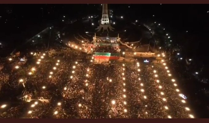 syeriz3's tweet photo. 'Abhi Toh Party Shuru Hui Hai'
#امپورٹڈ_حکومت_نامنظور https://t.co/sen8PtfNro