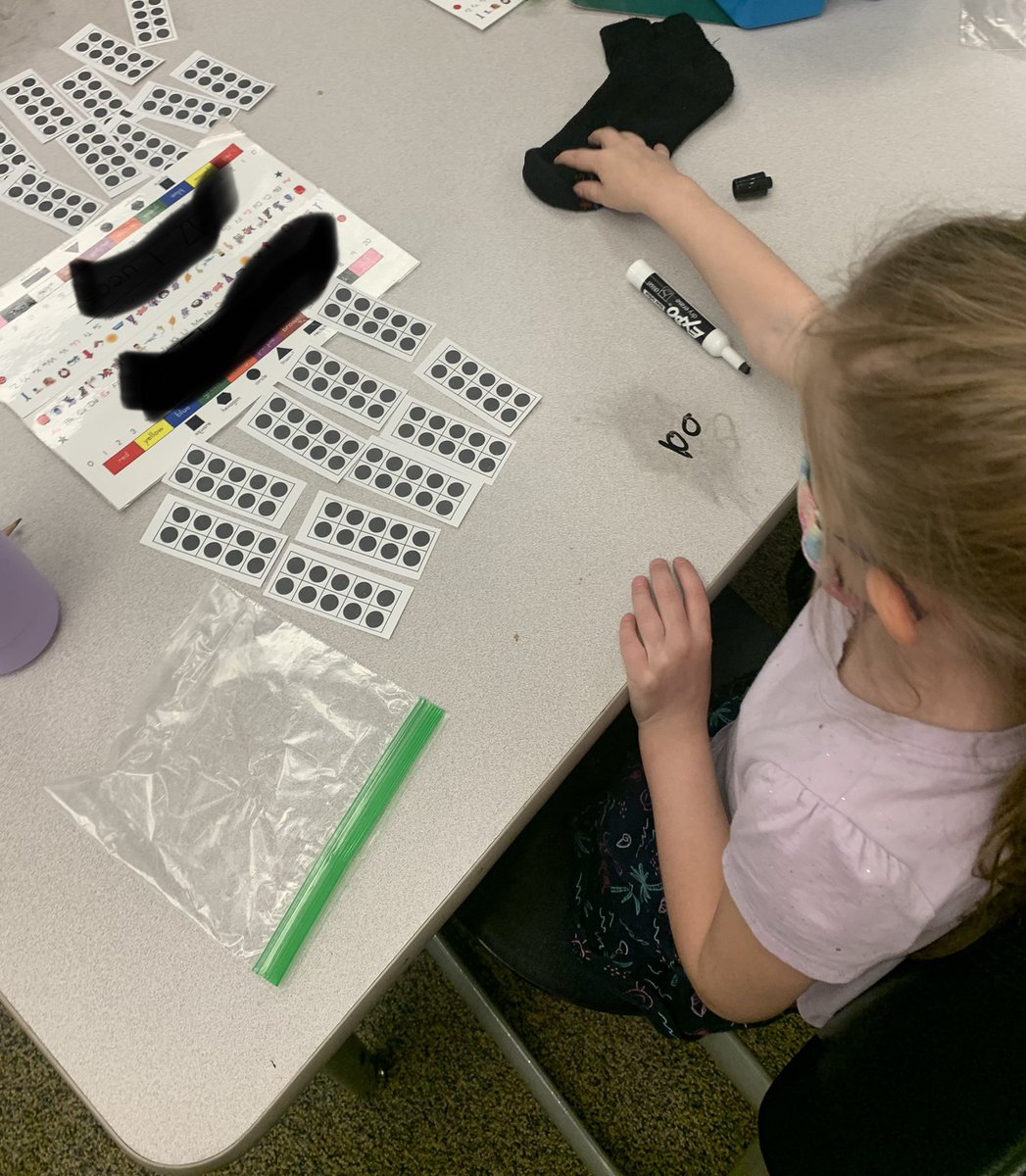 MrsHensonOPS's tweet photo. Today I would say “show me 4 tens, show me 8 tens”, etc. The Ss demonstrated this step & wrote how many altogether that would be and what would be the faster way to count. We also practiced counting up by 10s & counting down by 10s from 100. So fun! #Eureka #CSCardinal #Kinder https://t.co/RAtzvyA8ar