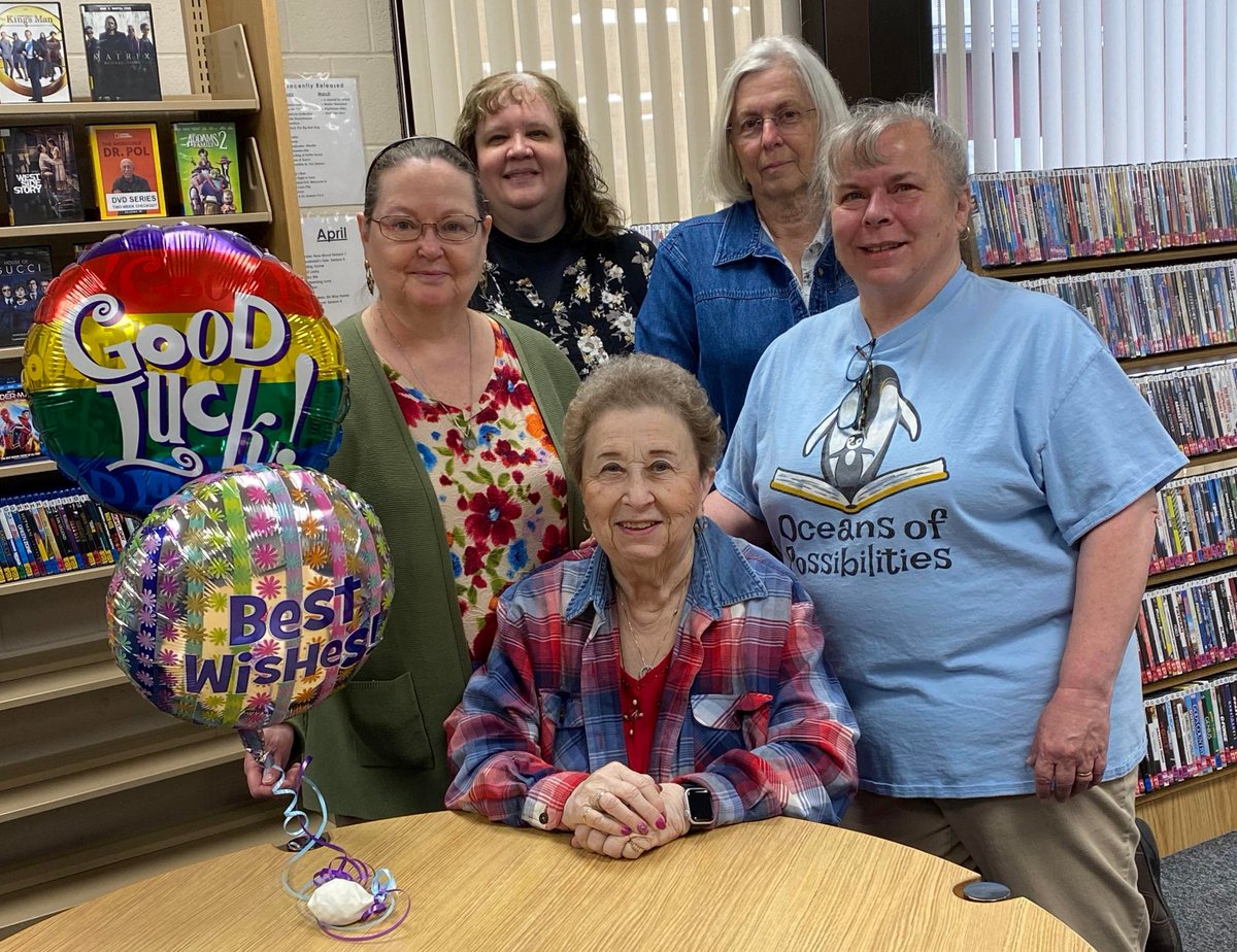 Sabina_Library's tweet image. Library staff celebrated Carlynn Breakfield&apos;s retirement this morning. We wish her all the best on her new journey.