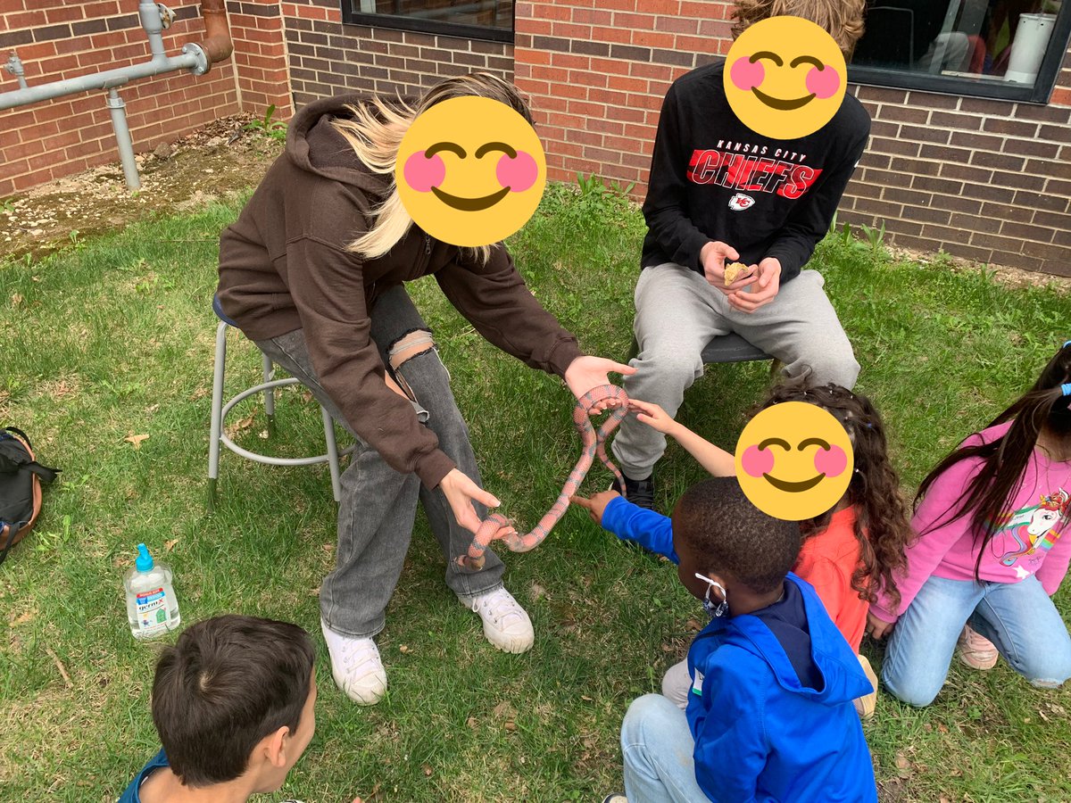 MrsHensonOPS's tweet photo. Thanks OE Student Naturalist class for letting our kinders visit the neat animals today. They had a blast! 🐇🐍🐦 #OlatheEastAnimalTalks #opsmomentsthatmatter #Kinder #CSCardinal https://t.co/sUvyAtJtSj