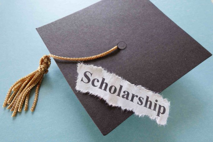 ScholarshipHQ's tweet photo. #ScholarshipAlert: Open to hearing children of #deaf adults who are incoming or current #undergraduate or #graduate students. International students are welcome to apply.

Due by 4/30/22: https://t.co/Dj8iV2jApD

#OwnYourDegree #scholarship #scholarships #seniors #asl #students https://t.co/KcpirBPGjH