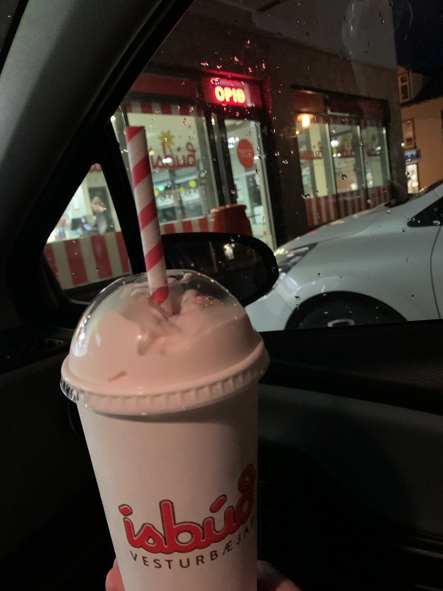 Hvaða vitleysa er í gangi? Plast lok en papparör hvernig getur þetta passað? <a href="/stevedagskra/">Steve Dagskrá</a> get ég fengið allar 360 gráðurnar í kringum þetta mál?