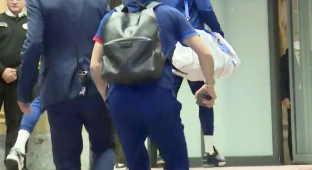BarcaUniversal's tweet photo. Aubameyang and Araujo were seen limping when getting on the team bus. https://t.co/NgHXAcitzT
