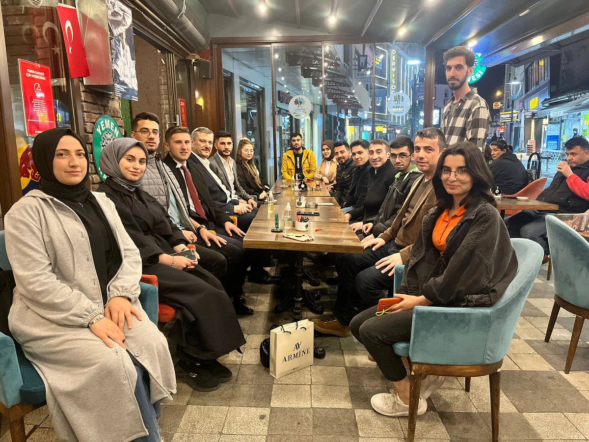 Uniakbartin741's tweet photo. Ticaret İl Müdürümüz Erhan ÖZCAN, Gençlik Spor İl Müdürümüz Halil AKKAŞ İl Başkan Yardımcımız Murat YILDIRIM Ve İl Gençlik Kolları Başkanımız Mücahit Demir Beyefendilerin Katılımlarıyla İftar Sonrası Çay Sohbetimizi Gerçekleştirdik. @halilakkas @akmuratyildirim @mucahitdemirrr https://t.co/OUTUfcznGJ