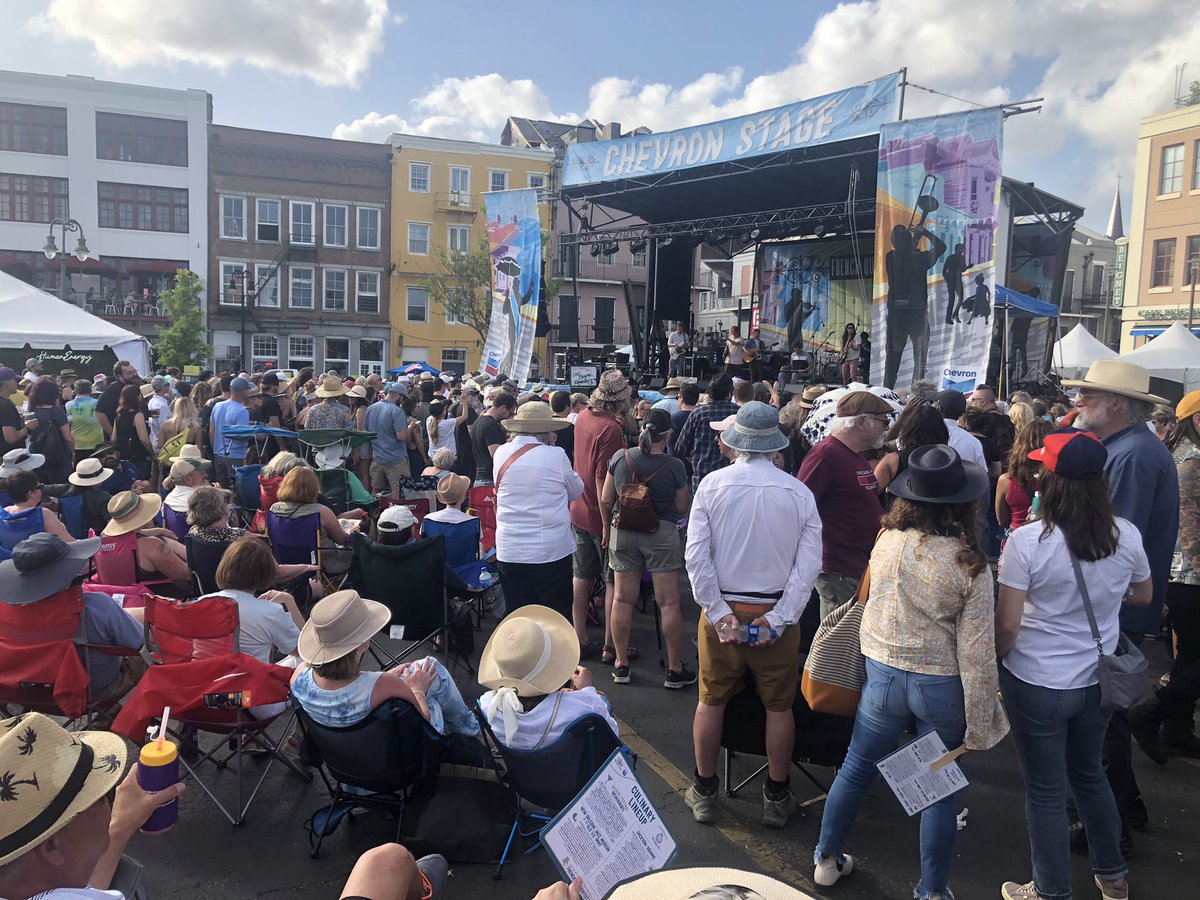 Alexandre Vialou (@frenchstatnola) on Twitter photo Avec <a href="/SweetCrudeBand/">sweetcrudeband</a> & <a href="/lostbayouramble/">Lost Bayou Ramblers</a>, c’est le visage moderne et créatif de la scène musicale 🎶 francophone de Louisiane qui est mis à l’honneur aujourd’hui à #FrenchQuarterFest. #FrenchSignsNola Avec <a href="/SweetCrudeBand/">sweetcrudeband</a> & <a href="/lostbayouramble/">Lost Bayou Ramblers</a>, c’est le visage moderne et créatif de la scène musicale 🎶 francophone de Louisiane qui est mis à l’honneur aujourd’hui à #FrenchQuarterFest. #FrenchSignsNola