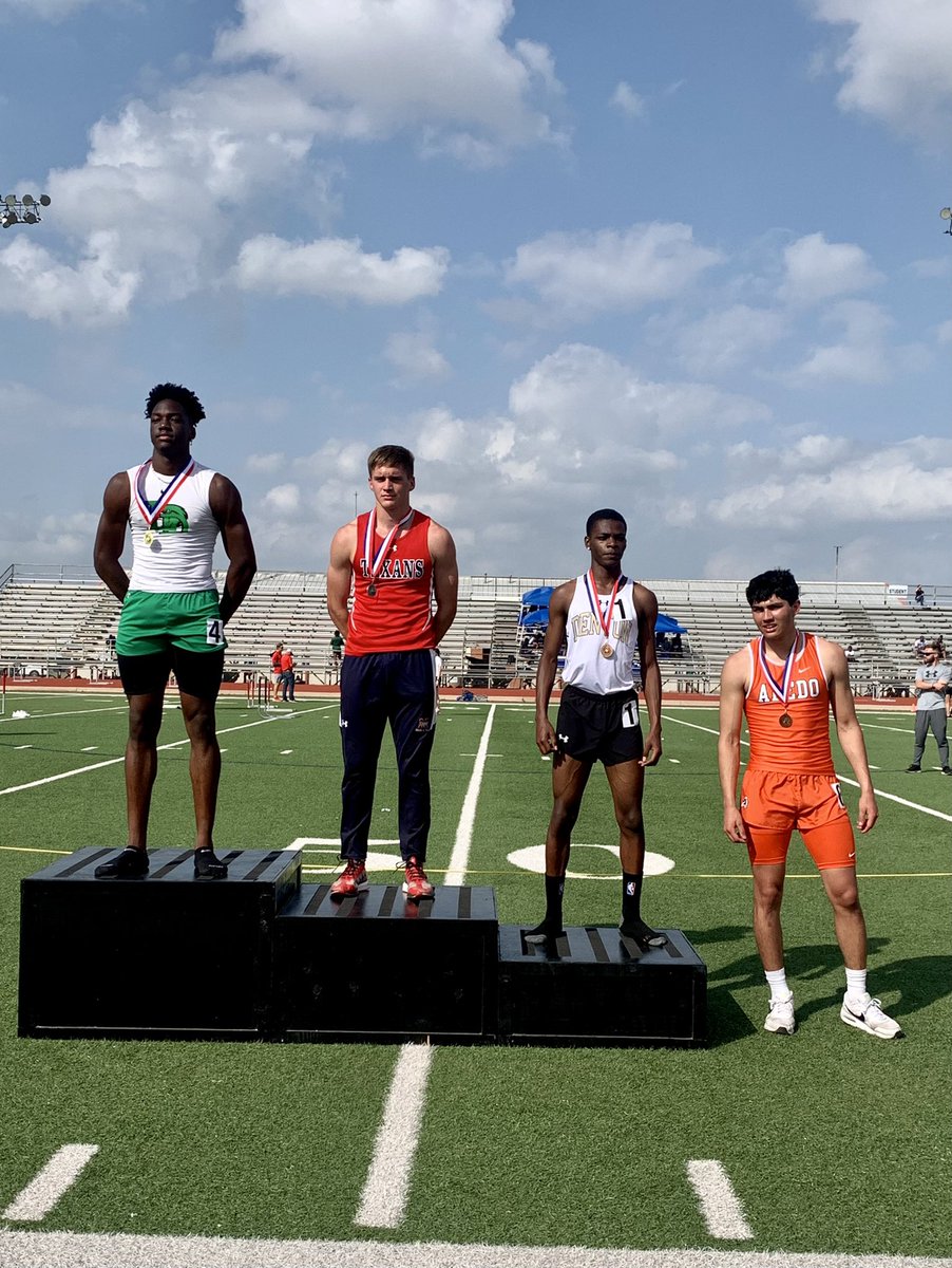 Freshman Javontae McIntyre gets 3rd place and qualifies for Regionals in the 400m with a new PR OF 50.8! <a href="/Denton_High/">Denton High School</a> <a href="/dentonisd/">Denton ISD</a> <a href="/DentonISDSports/">Denton ISD Athletics</a>