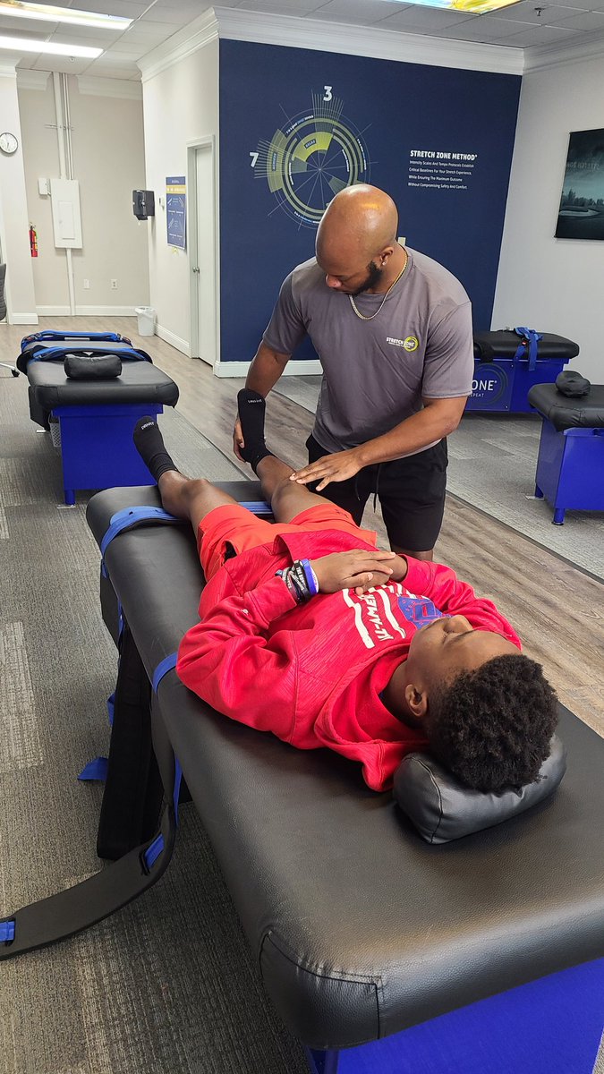 KamrenLongQB's tweet photo. #stretchflow #athleticperformance #stretchzone @StretchZoneMB https://t.co/U4Sr2rqIe2