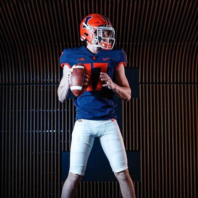 All of #IlliniNation is excited for
<a href="/SheehanJameson/">Jameson Sheehan</a> as he makes his way back to his home away from home today. Be on the lookout for him. #Illini  #famILLy22