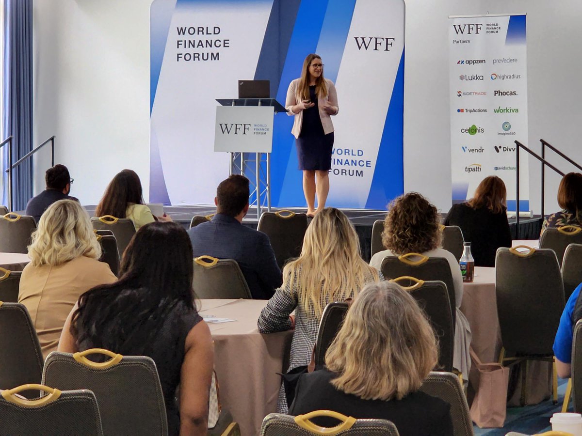 Prevedere tweet media