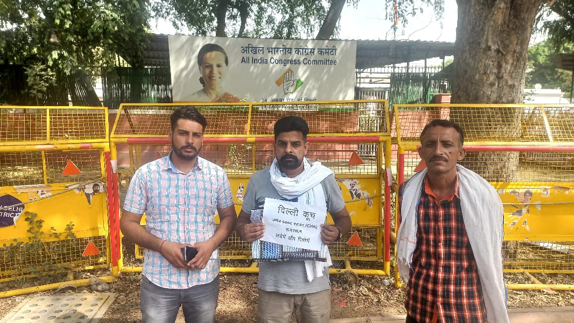 ravichawla05's tweet photo. संघर्ष शील CHA पहुचे दिल्ली। @priyankagandhi जी CHA कोरोना वॉरियर्स की सुनो पुकार । राजस्थान में चिकित्सा मंत्री जी ने cha का मजाक बनाया है जल्दी action लेकर मंत्री जी को हटाये । #राज���्थान_चिकित्सा_मंत्री_हटाओ_cha_बचाओ @RahulGandhi @ashok_aajtak @aajtak @ANI @News18Rajasthan https://t.co/VbLFndh73R