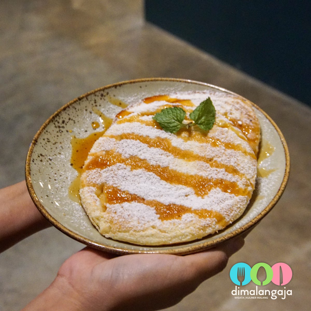 dimalangaja's tweet photo. #dimalangajalowokwaru Capella
📍 Villa Bukit Tidar Blok A2 No. 721
⌚️ 15.00 - 23.00 (Selama Ramadhan)
✔️ Wifi
💰 12 - 35 rb
🍝 • Salted Caramel Latte Ice
• Taro Ice
• Nasi Goreng Matah
• Pancake

#dimalangaja #malang #kuliner #kulinermalang #kulinermlg #umkm #umkmmalang #batu https://t.co/Hu2cpStvEb