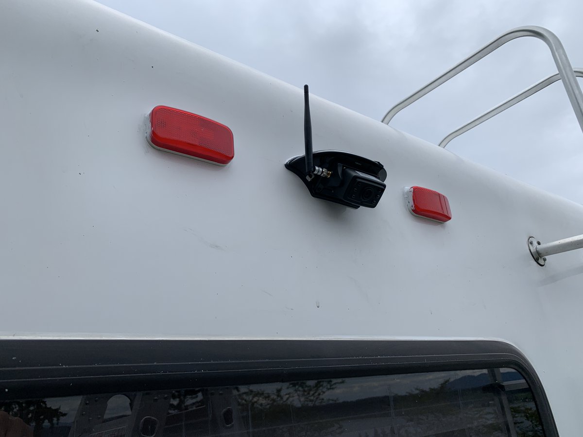 Haloview's tweet photo. "I installed this camera and screen myself just as shown on their ad. Everything worked just like it was supposed to. In addition they supported me with email when I had a question and optional ways to connect power. The screen display is terrific. "

 https://t.co/RBDiwXWilz https://t.co/tpJ5UrPVrG